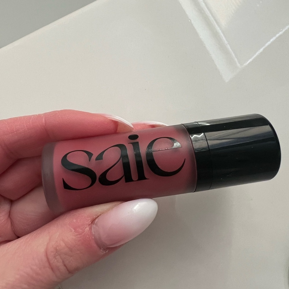 Saie Blush in chilly